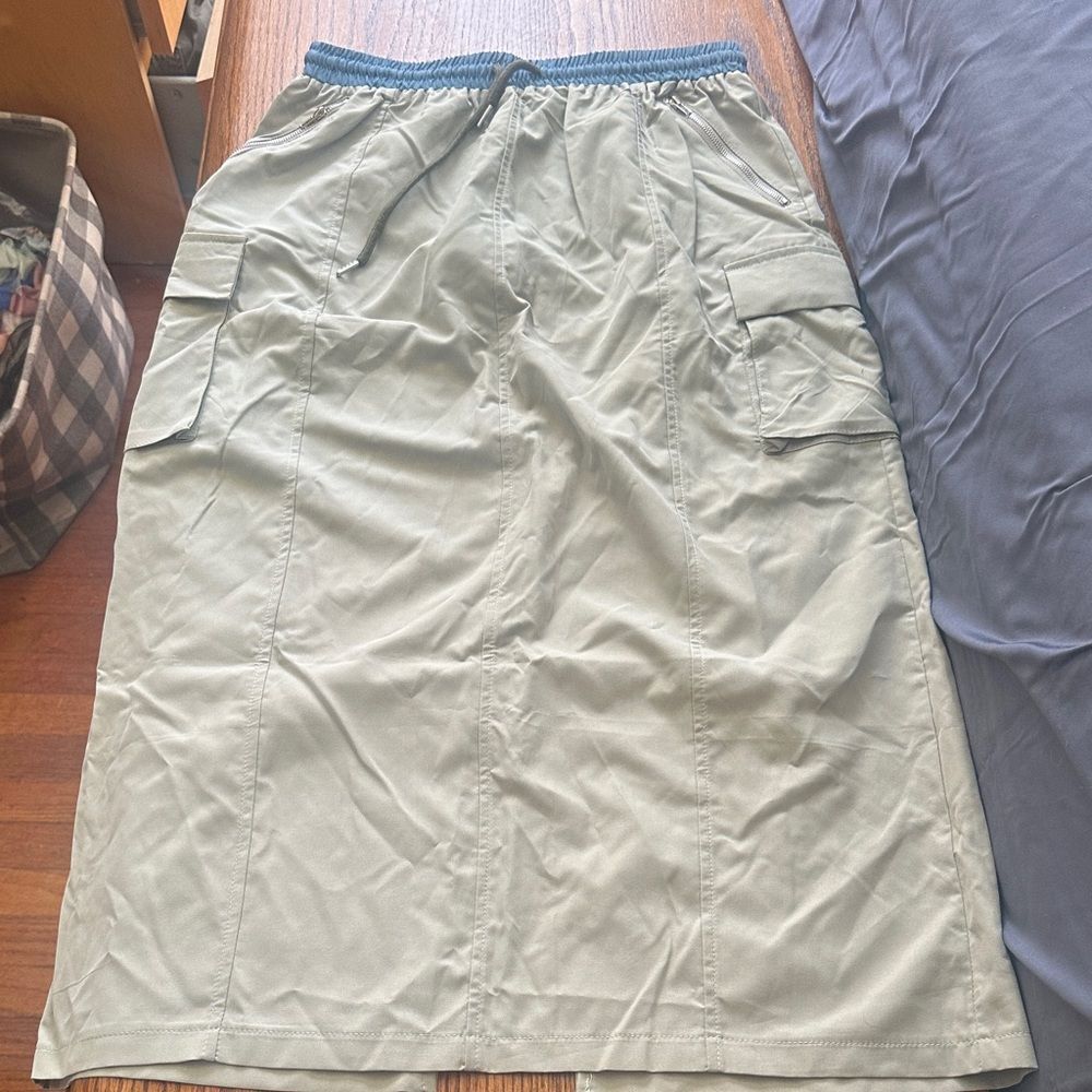 Y2K Cargo Midi Skirt - Picture 3 of 9